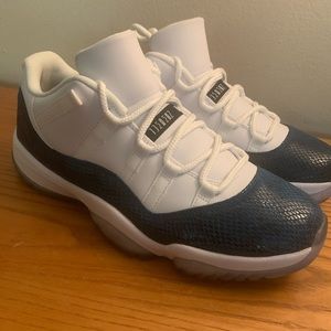 Jordan 11 low navy snakeskin